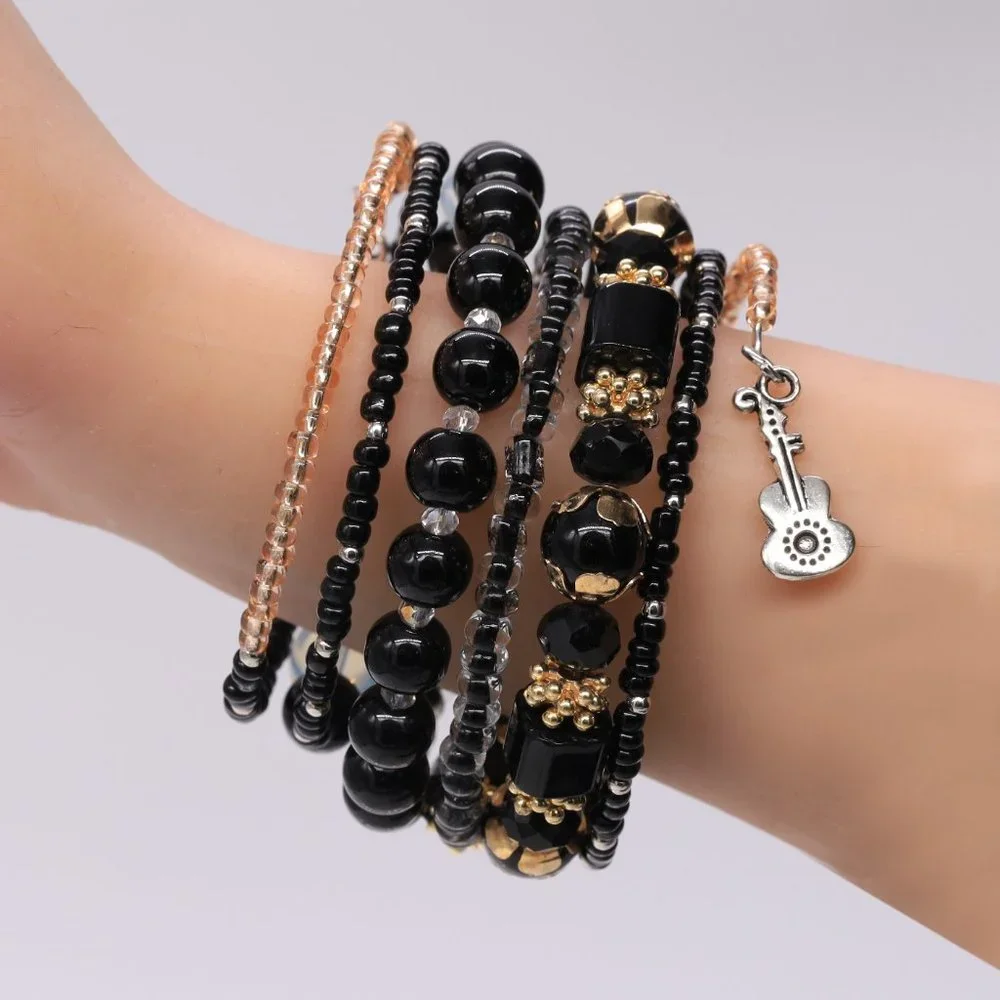 Spectacular black memory wire bracelet with 4 pendants and 6 strands. - Picture 3 of 9